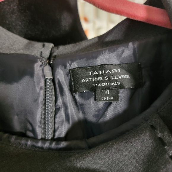 TAHARI Arthur S. Levine Size 4 Dress Grey Short-Sleeved Dress with Button Detail - Picture 3 of 4